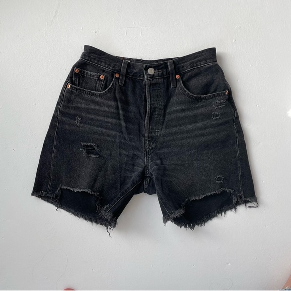Levi’s mid short - Picture 1 of 3